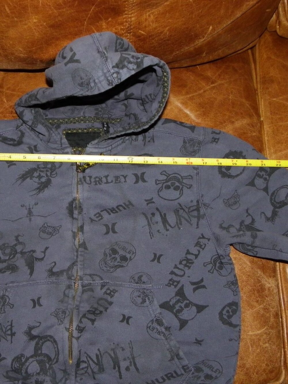 HURLEY GRAY SKULL ZIP HOODIE SWEATSHIRT SIZE MEDIUM
